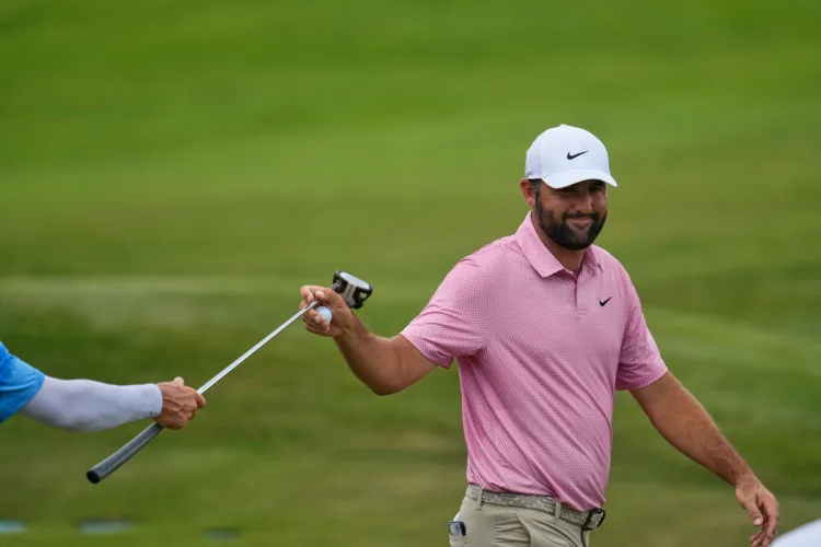 Scheffler shoots 61 for lead